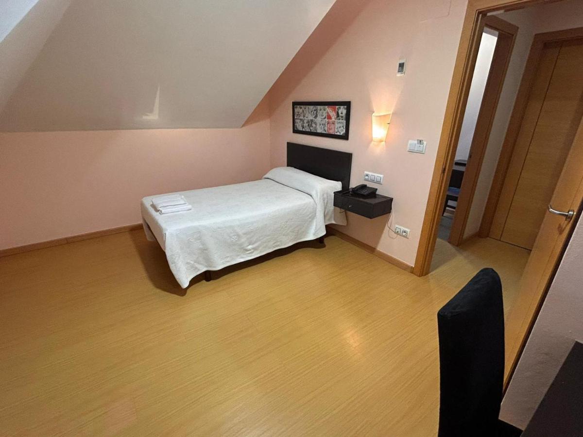 Hostal Restaurante Aqua Ourense Esterno foto